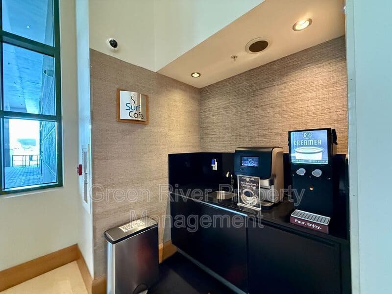 Jacksonville House: 1431 Riverplace Boulevard