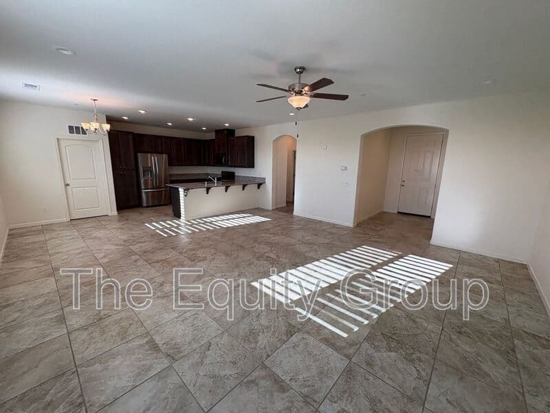 Visalia House: 3208 North Rova Ct