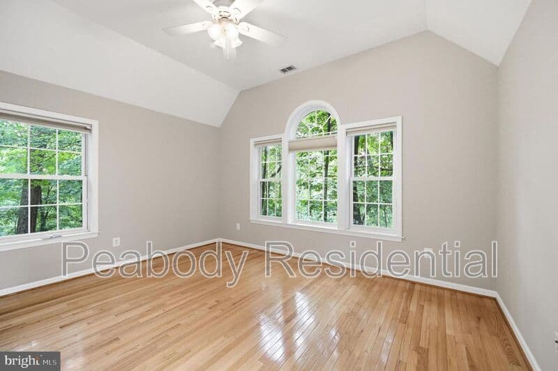 Reston House: 1649 Bennington Hollow Ln