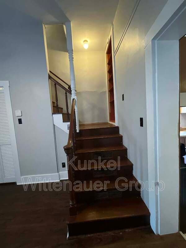 Belleville House: 120 Mascoutah Ave