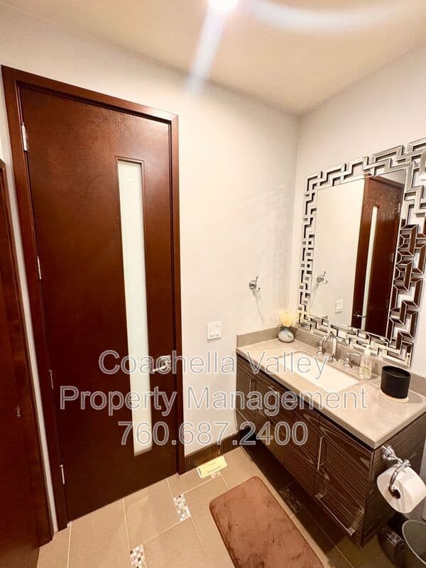 Rancho Mirage House: 21 Lake Shore Dr