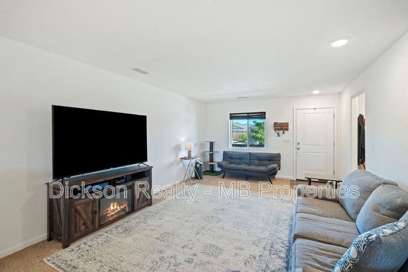 Reno House: 635 Fallon Station Road