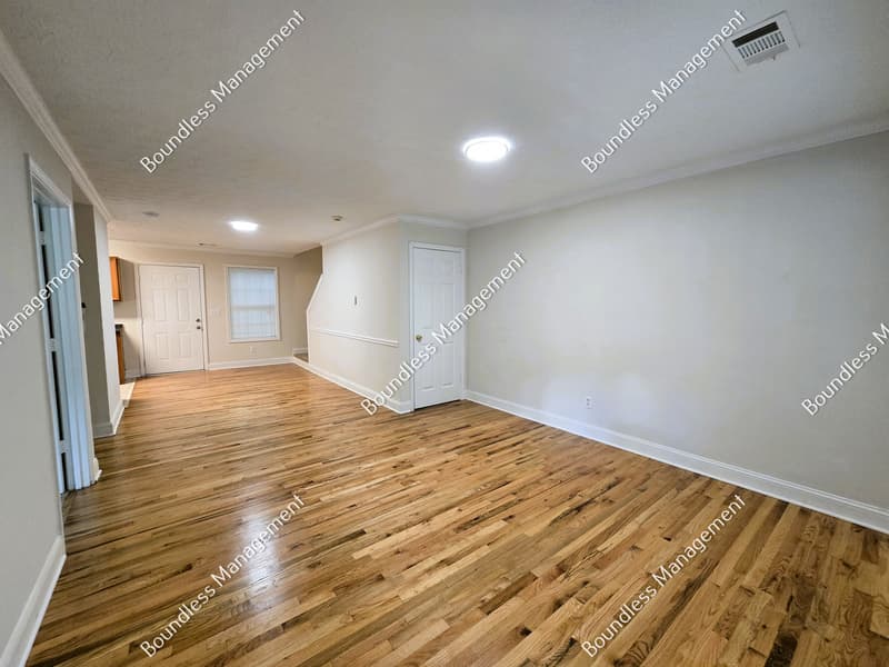 Atlanta House: 1687 Thoms Dr NW