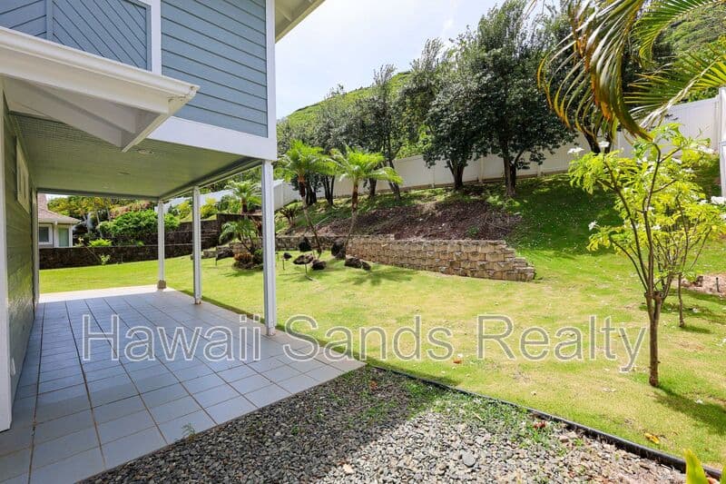Honolulu House: 7452 Makaa Street