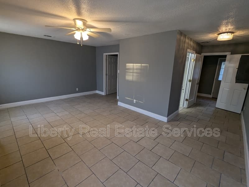 Hinesville House: 599 Olive St