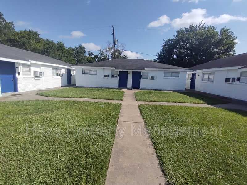 Houston Condo: 4207 Phlox St