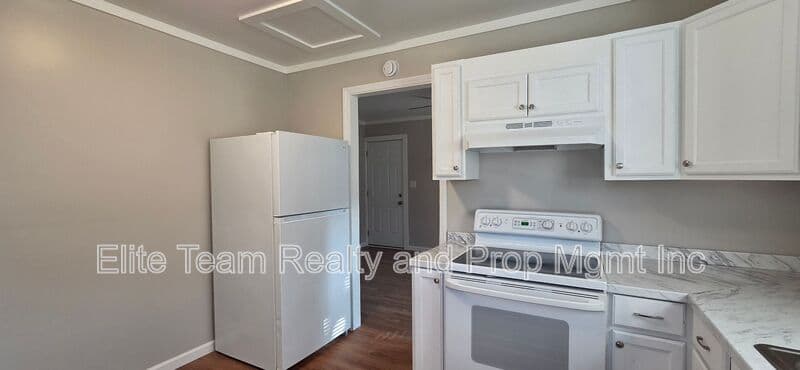 Kings Mountain House: 918 Mountain Crest Dr