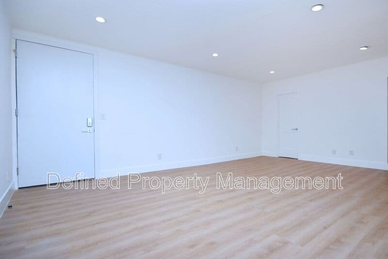 Santa Monica Condo: 834 4Th Street