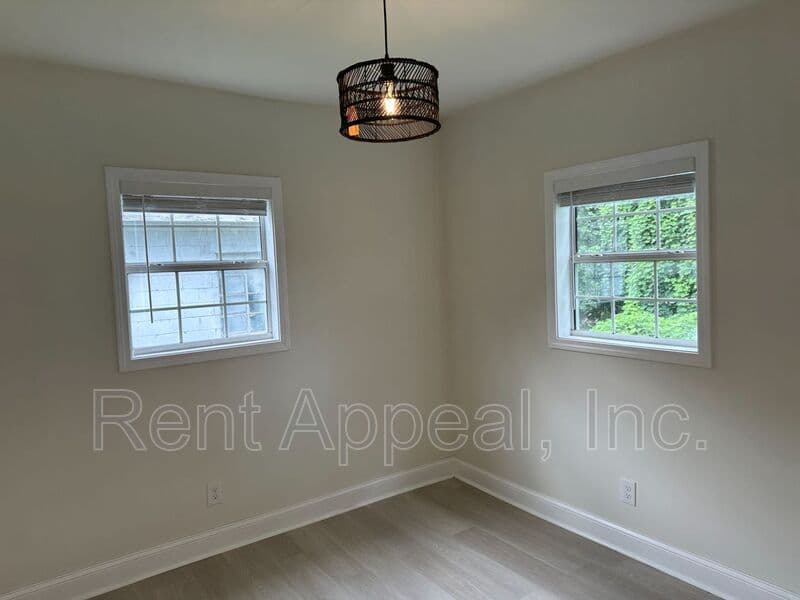 Atlanta House: 943 Violet St Se
