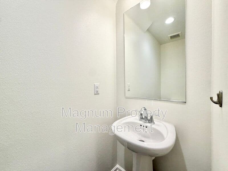 Murrieta House: 41974 Emelia St.