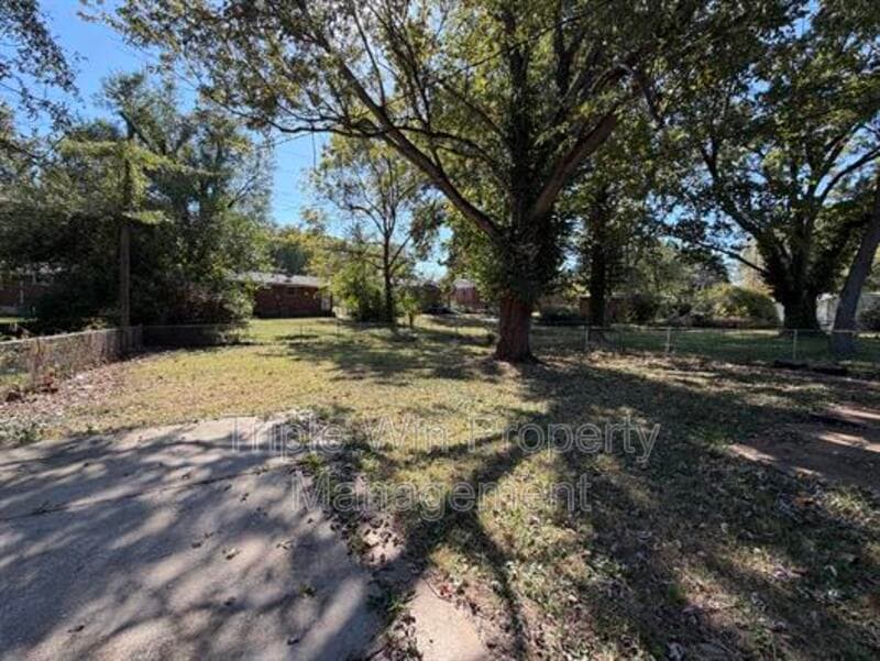 Saint Louis House: 1380 Cove Ln
