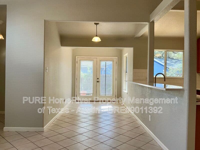 Austin Condo: 909 Hill Wood Dr #A