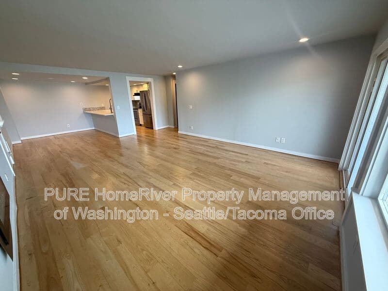 Renton Condo: 3306 Lake Washington Blvd N