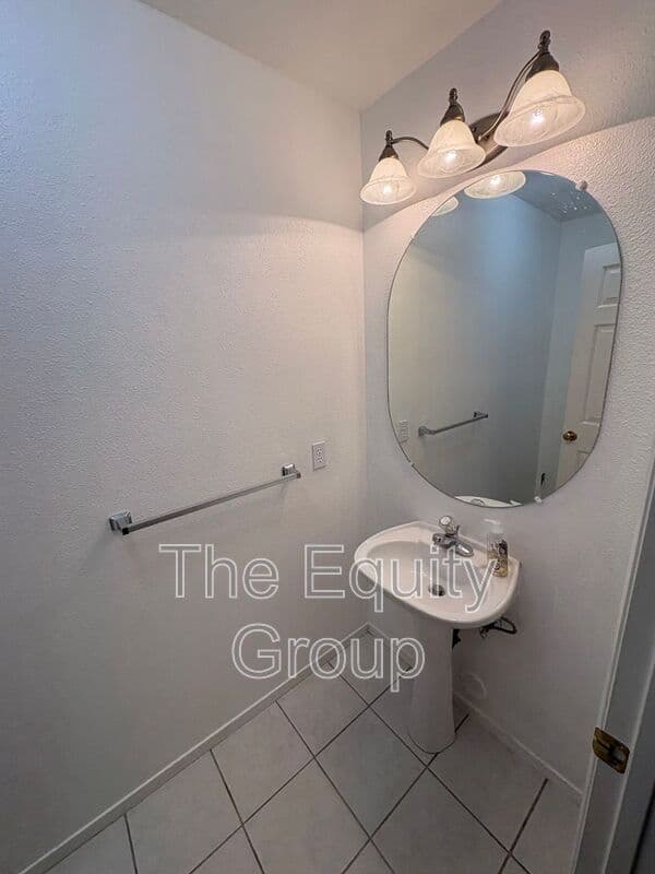 Visalia House: 5730 West Monte Verde Ct