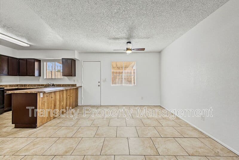 Phoenix House: 435 E Hidalgo Ave