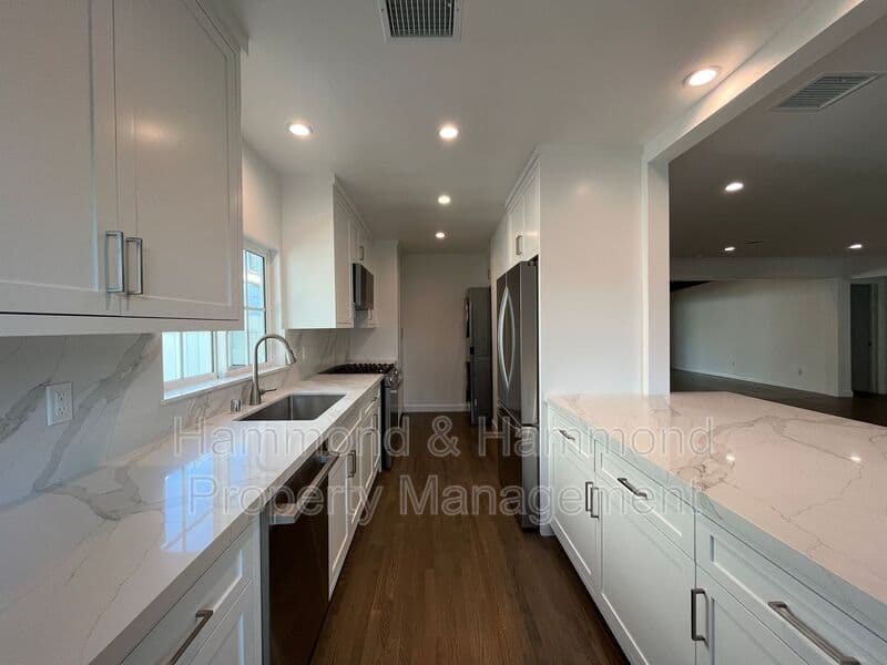 Sherman Oaks House: 13607 Huston St.