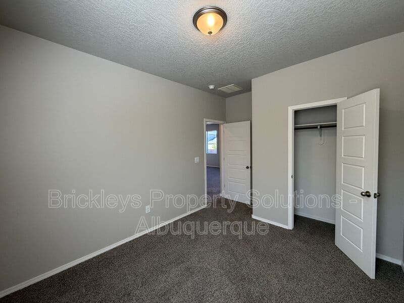 Rio Rancho House: 4875 Mount Salas St NE