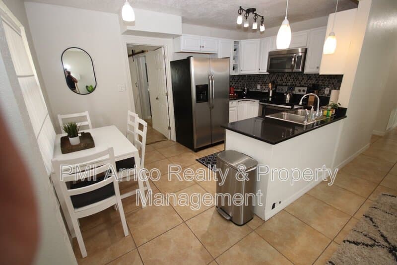 Tampa House: 1918 W Walnut St