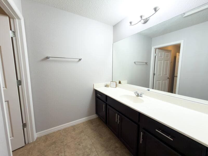 Orlando House: 14823 Golden Sunburst Avenue
