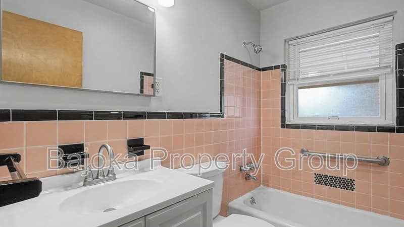 Lincoln Park House: 2957 Fort Park Boulevard