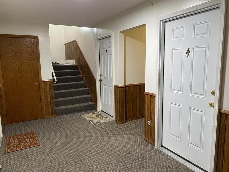 Monticello Condo: 705 E 3rd St #4
