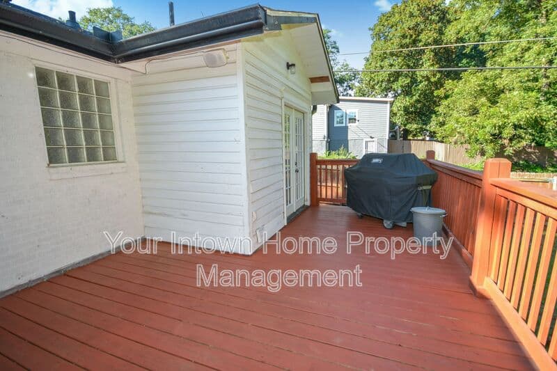 Atlanta House: 1420 Beatie Ave Sw