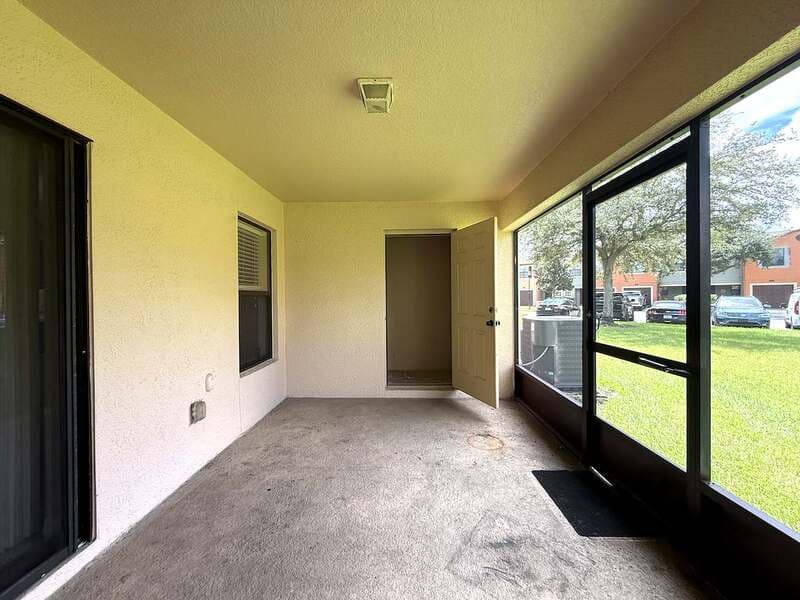 Brandon Townhome: 2516 Oleander Lakes Drive