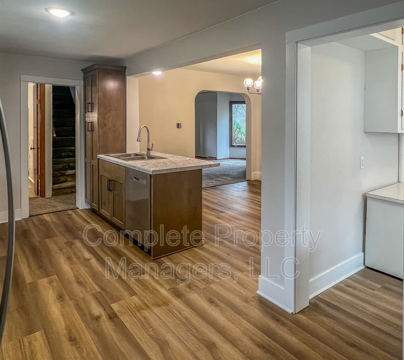 Owatonna House: 118 Franklin Avenue
