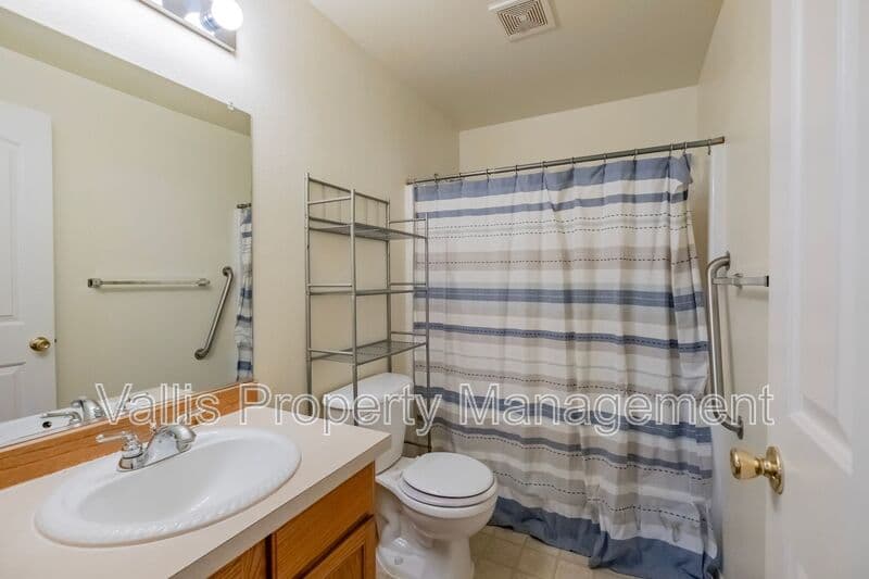Albany House: 3234 23rd Avenue Southeast