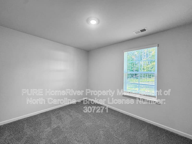 Winston Salem House: 4704 Mount Hope Dr