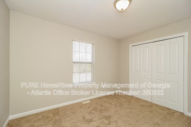 Douglasville House: 6811 Wood Gate Way