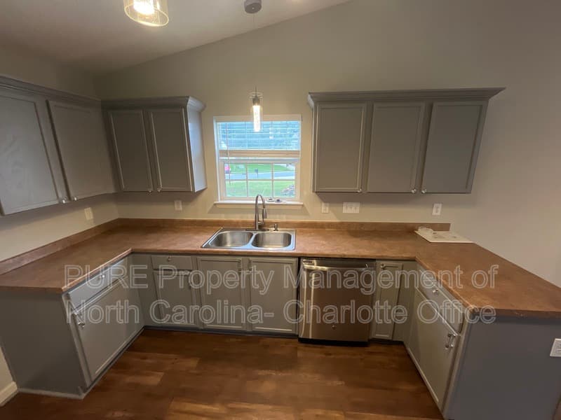 Charlotte House: 10319 Prairiegrouse Ct
