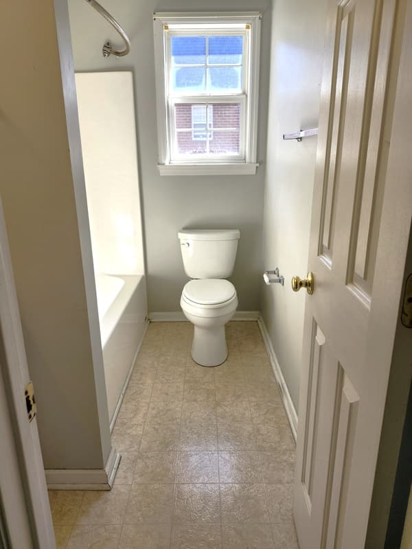 Columbia House: 1305 Melrose Heights Street