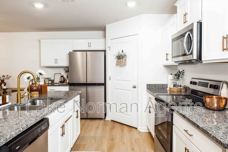 Sherrills Ford House: 2880 Sherrills Stream