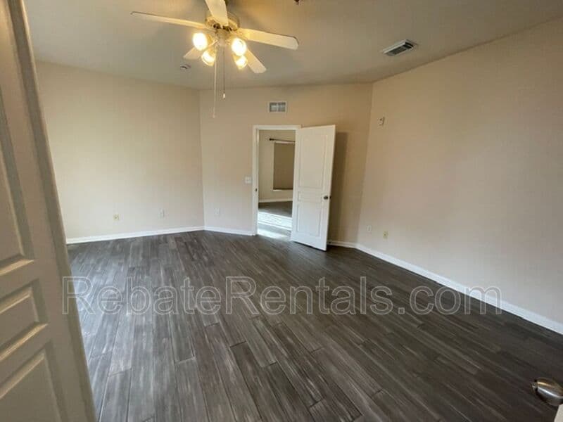 Jacksonville Condo: 8290 Gate Parkway W