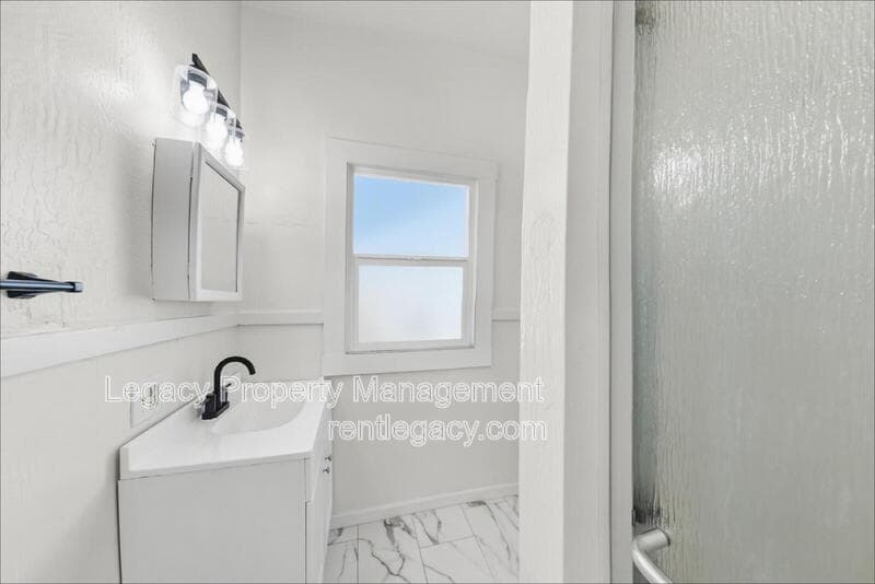 Sacramento Condo: 4925 11th Ave