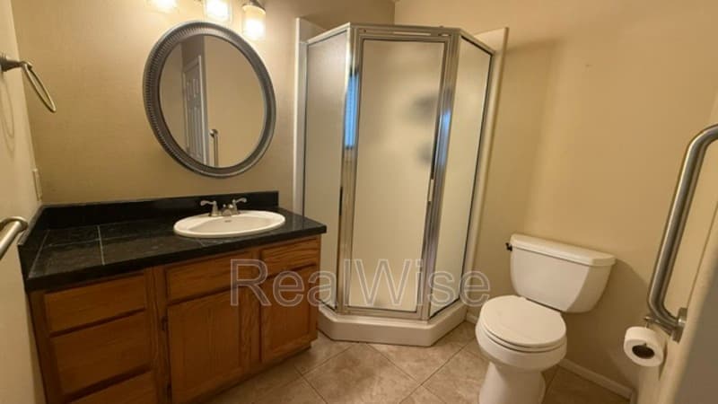 Roseburg Condo: 172 NE Rifle Range St