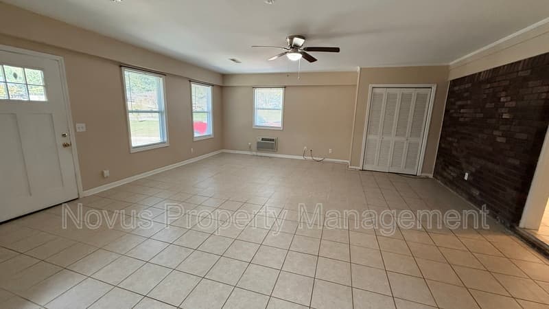 Bremen House: 608 S Pecan Street