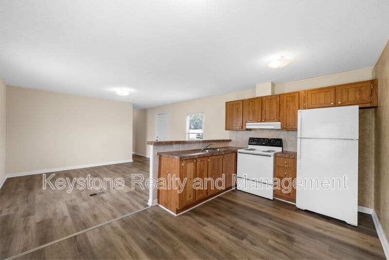 Oak Grove House: 812 Monroe Lane