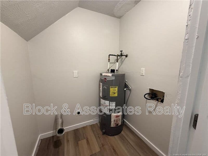 Fayetteville House: 1422 Tangora Lane