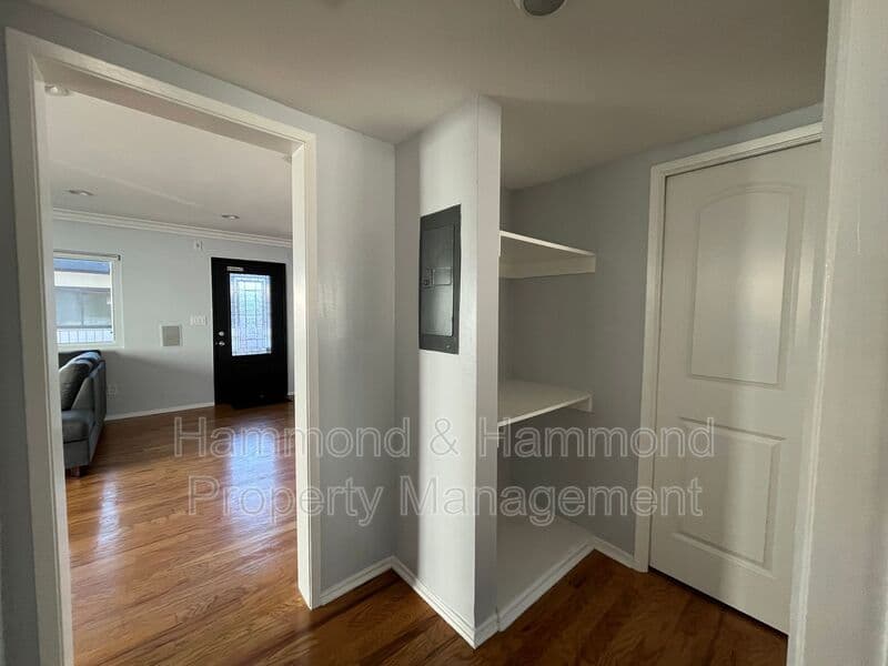Van Nuys Condo: 5726 Woodman Ave.