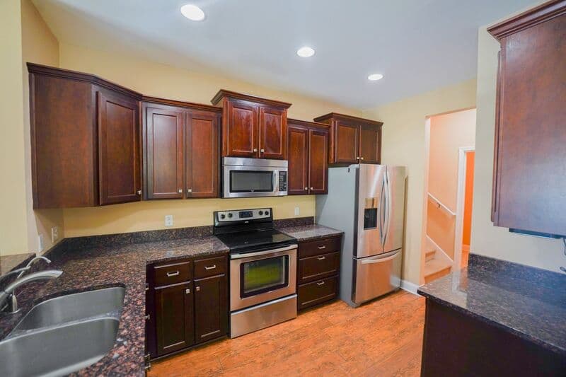 Richmond Hill House: 252 Cottonham Ct