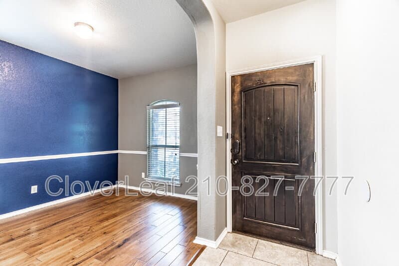 Schertz House: 764 Clearbrook Ave