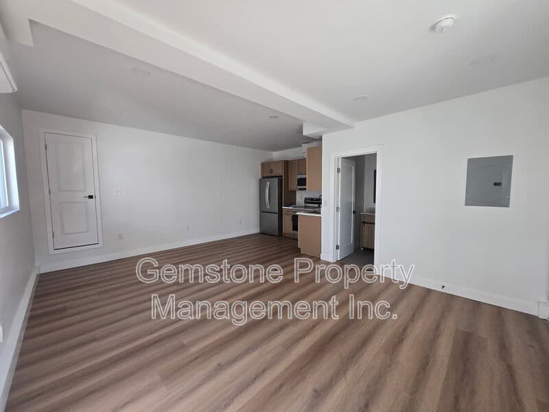 San Diego House: 5387 Brockbank Pl