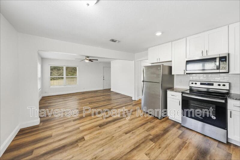 Fort Worth House: 2304 Ryan Ave