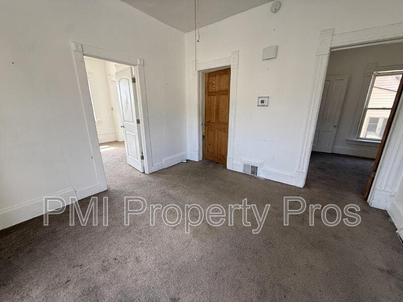 Milwaukee Condo: 2016 W Clybourn St