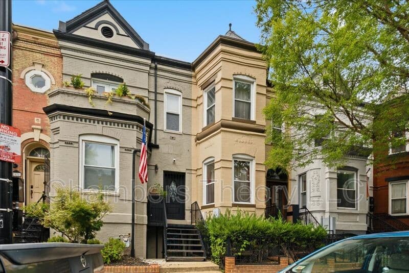 Washington House: 1630 6Th St NW
