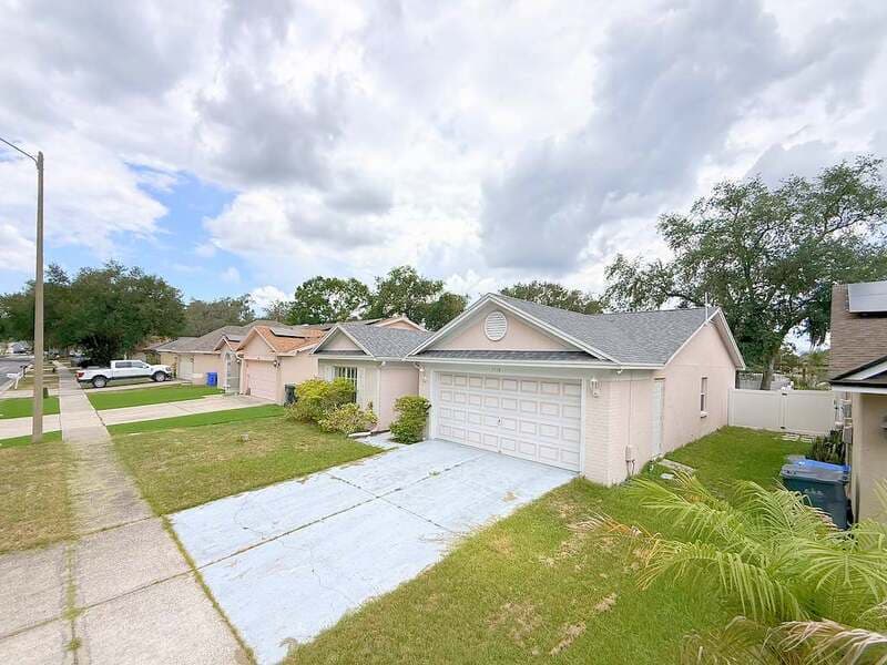 Valrico House: 1118 Hardwood Drive