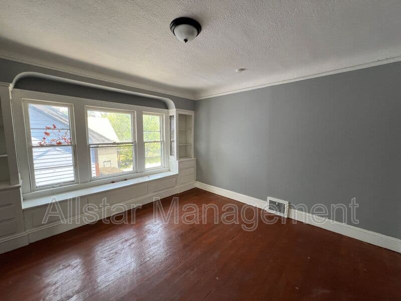 Cleveland Condo: 3255 E 139th Street