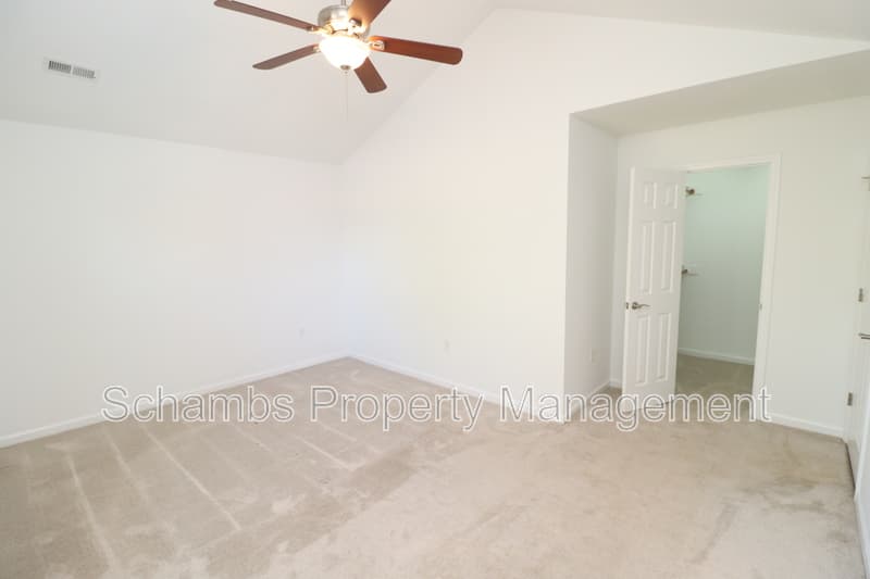 Cary Condo: 321 Renshaw Ct